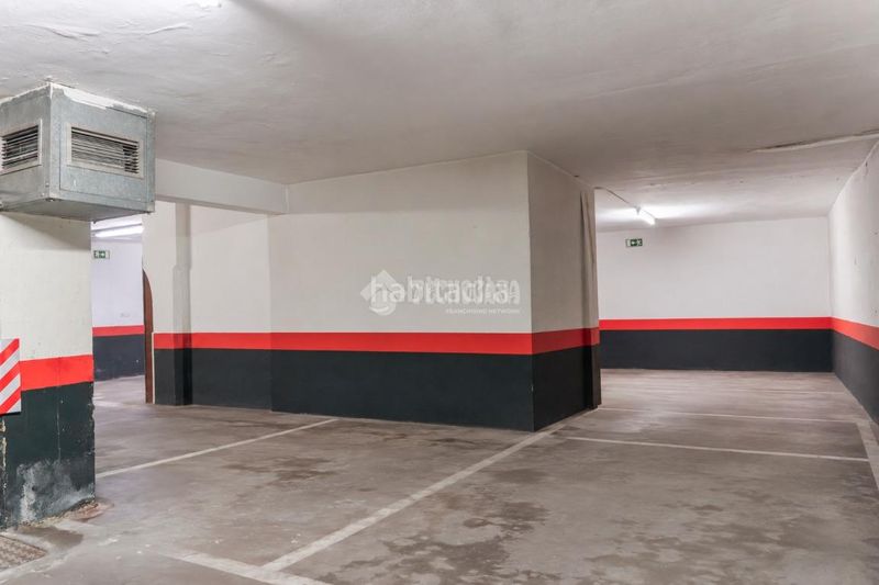 Foto bd4a490e-b590-415d-9ae4-802d0ce2e872. Aparcament cotxe a Lista Madrid