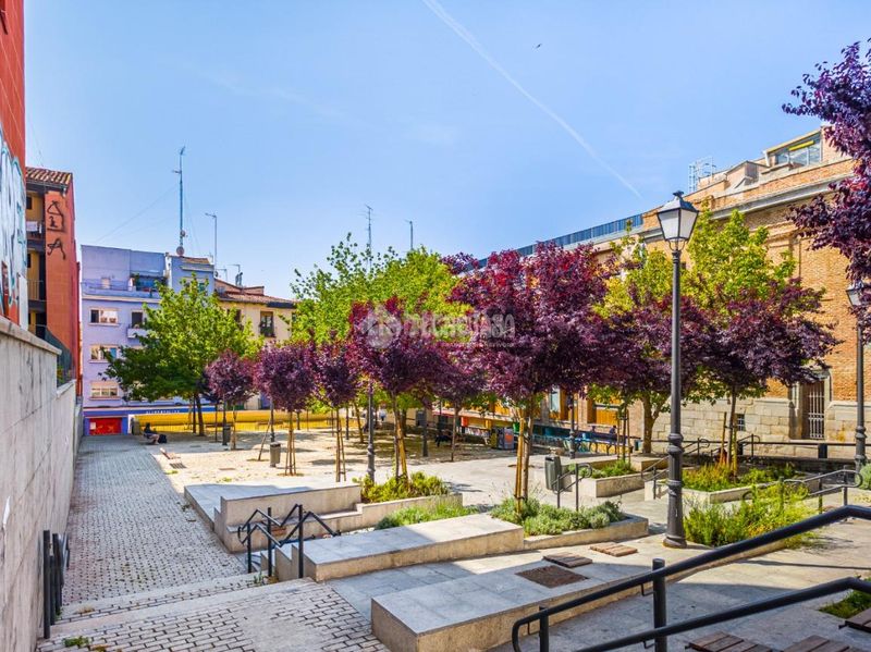 Foto fe6959e5-4b1f-4fe8-9a30-e26cd2b8cff1. Aparcament cotxe a Embajadores-Lavapiés Madrid