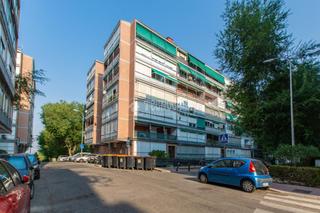 Pis a Valdezarza. Piso en venta en madrid