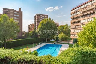 Pis a Valdezarza. Piso en venta en madrid