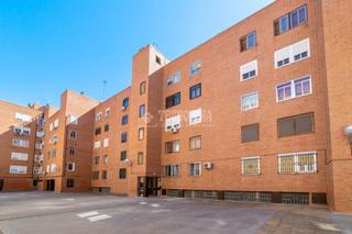 Pis a Valdezarza. Piso en venta en madrid