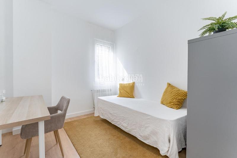 Foto 15979940-e015-4b04-8b25-ab44a5c46aed. Piso  en venta en Valdezarza Madrid