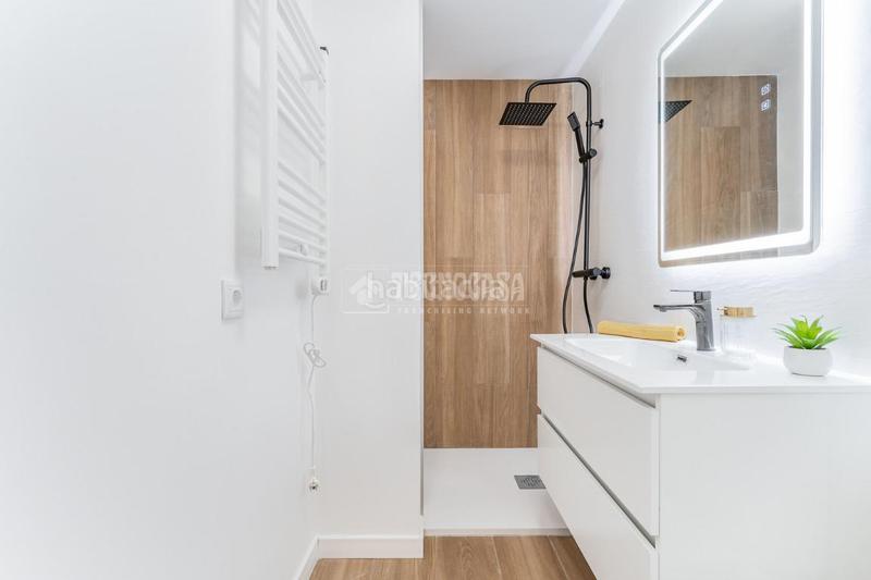 Foto 2cf057f4-c212-4482-b726-f70ad778ec1c. Piso  en venta en Valdezarza Madrid