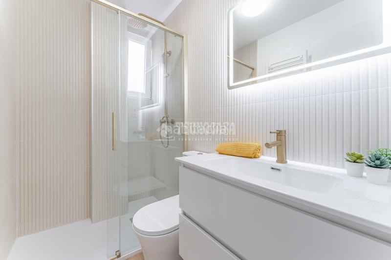 Foto 90dc3f4c-e874-4d04-b74b-bdaf76bcea0c. Piso  en venta en Valdezarza Madrid