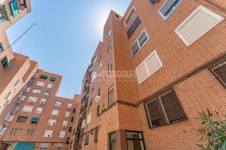 Piso en Valdezarza. Piso en venta en madrid