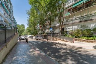 Piso en Valdezarza. Piso en venta en madrid