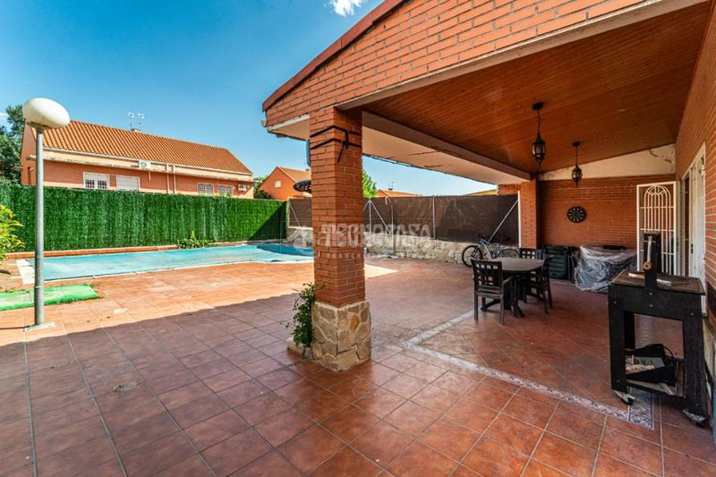Foto 98135e9a-5388-42d0-983f-be4d3ea24ddd. Casa aparellada amb calefacció aparcament piscina a Rivas - Vaciamadrid