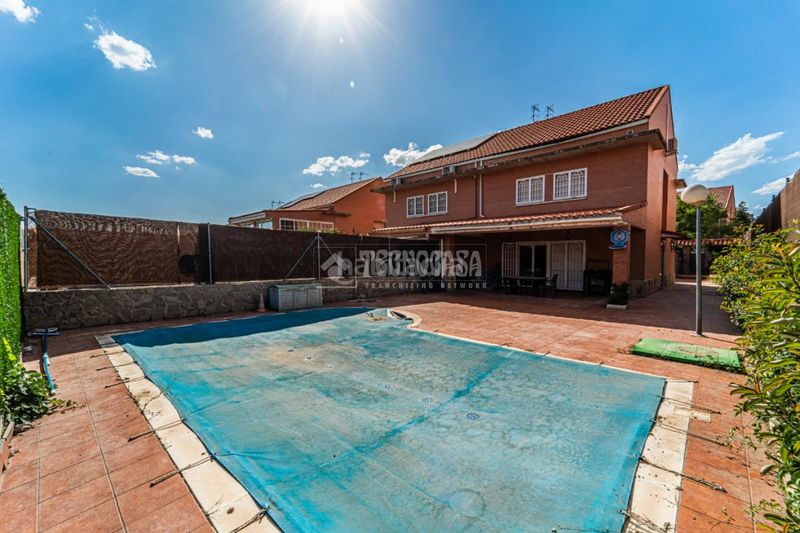 Foto a757e6fb-e76c-4812-a319-b665d8049ab3. Casa aparellada amb calefacció aparcament piscina a Rivas - Vaciamadrid