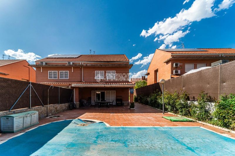 Foto b1897273-a0f1-46e0-a815-e73ba4c794b6. Casa aparellada amb calefacció aparcament piscina a Rivas - Vaciamadrid