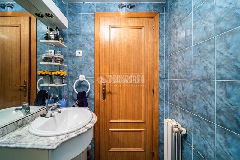 Foto b76f3eaa-7650-4d96-a301-5f453dcb750a. Casa aparellada amb calefacció aparcament piscina a Rivas - Vaciamadrid