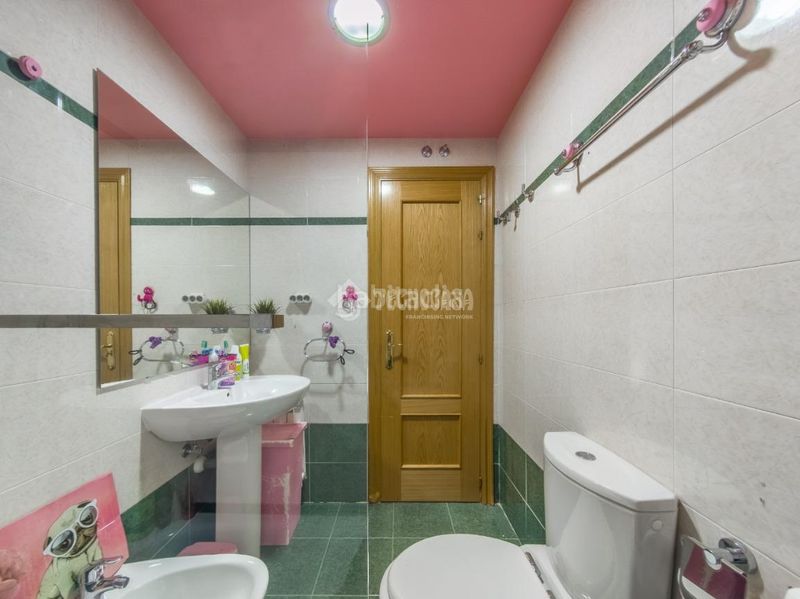 Foto 4a438fab-d0cd-4f44-8b33-6f91c1873ddb. Casa aparellada amb calefacció aparcament piscina a Rivas - Vaciamadrid