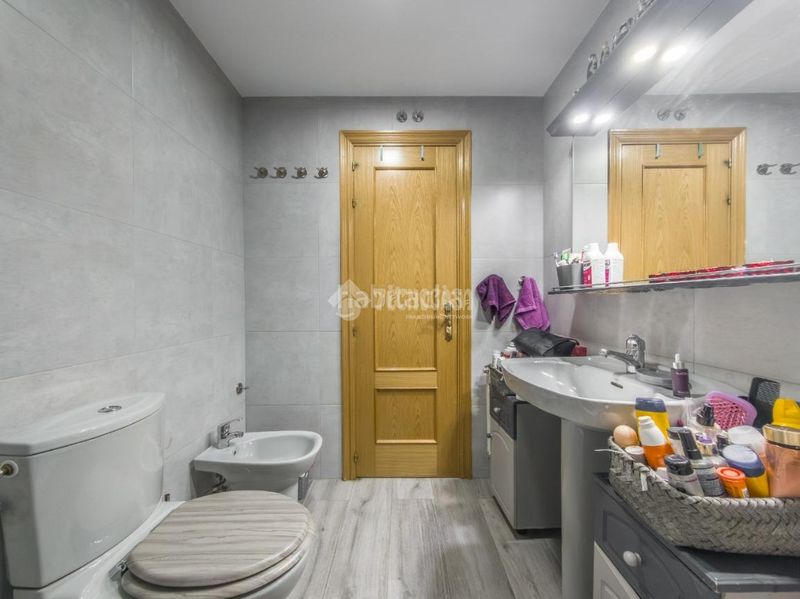 Foto a39539a1-1a5a-4119-89ae-c9e09a995ab0. Casa aparellada amb calefacció aparcament piscina a Rivas - Vaciamadrid