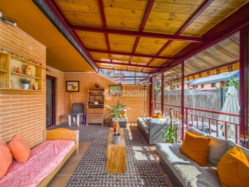 Foto a77148a0-d172-4bcd-8734-6e31c44afc47. Casa aparellada amb calefacció aparcament piscina a Rivas - Vaciamadrid