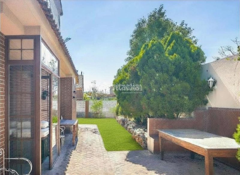 Foto e256265d-71c4-4e3e-9db4-21bb14f3c168. Casa aparellada amb aparcament a Casco Histórico Rivas - Vaciamadrid