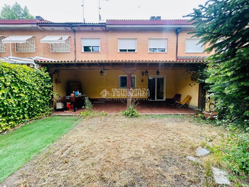 Foto 5d85f2d0-1ade-4ea8-b970-fb490a20ffda. Towny house in Quijorna