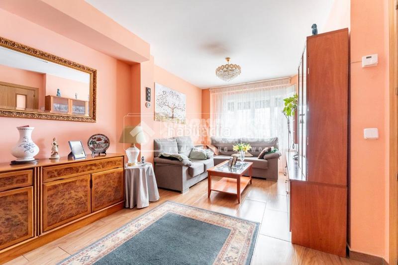 Foto a2fd219a-df96-4f6d-813c-787dd7a5fd9c. Towny house with heating parking in Quijorna