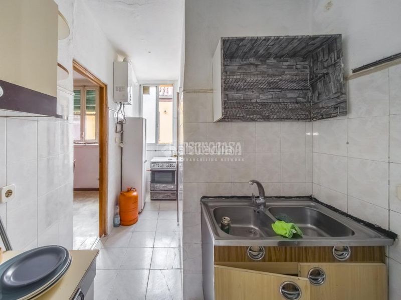 Foto fbfbe996-fb3b-4faf-a363-668b18b50601. Pis a Embajadores-Lavapiés Madrid