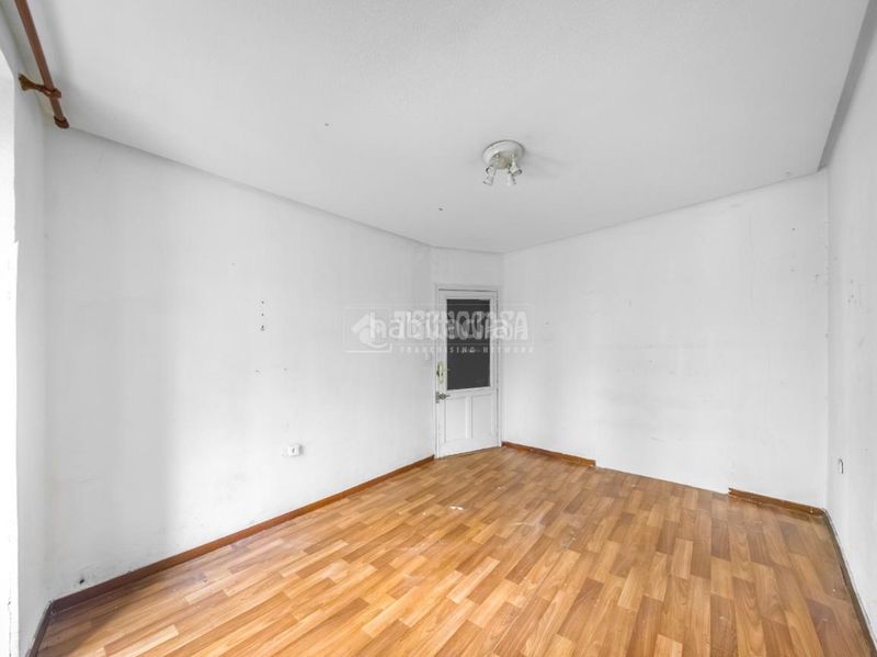 Foto f072eb72-0b3e-46a5-8d15-b77d3a1dfff6. Piso  en venta en Embajadores-Lavapiés Madrid