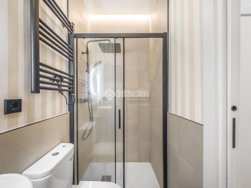 Foto f3cc9550-1e33-45ad-b67d-80aa27cf54b2. Piso  en venta en Embajadores-Lavapiés Madrid