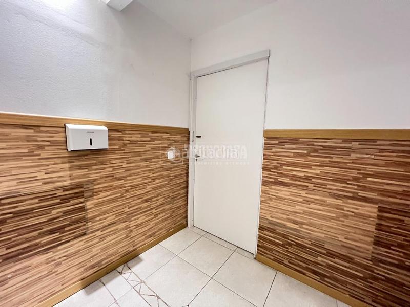 Foto a4a95a68-e7e3-48fa-be7d-4216106e4f66. Local comercial traspaso en venta en Puerta del Ángel Madrid