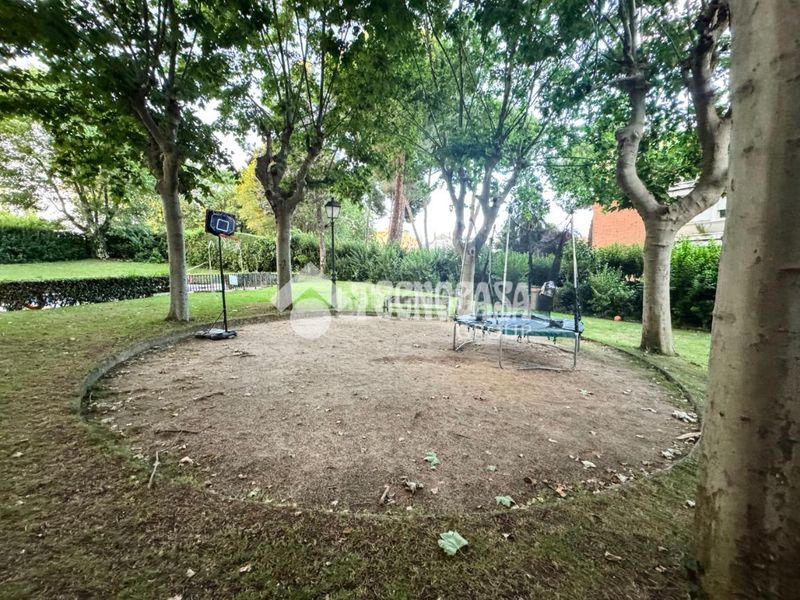 Foto 960a9cb7-59f7-41e6-9689-91267510aaa5. Pis amb calefacció aparcament piscina a Alameda de Osuna Madrid