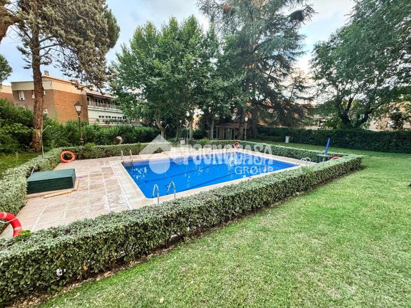 Foto e2922d5b-42fb-4dad-a490-b0bfca5fb7f0. Pis amb calefacció aparcament piscina a Alameda de Osuna Madrid