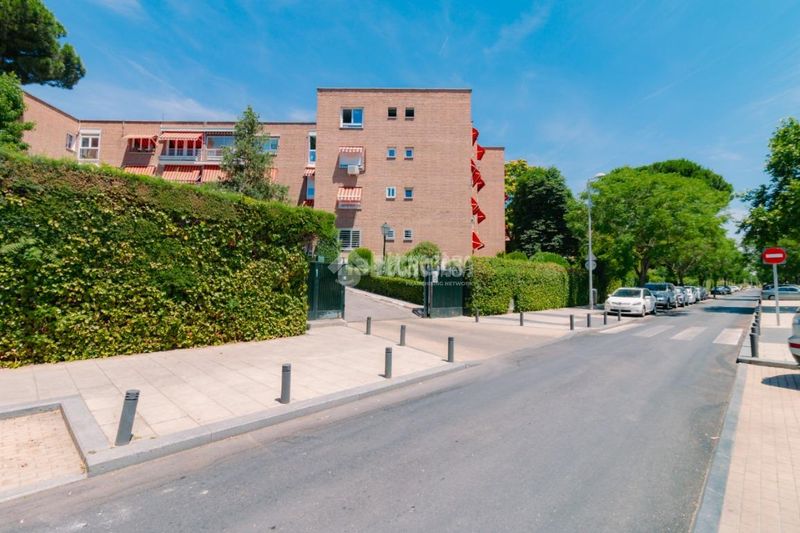 Foto 5a3e291a-0789-4082-80ae-38b6f3bcda13. Pis amb calefacció aparcament piscina a Alameda de Osuna Madrid