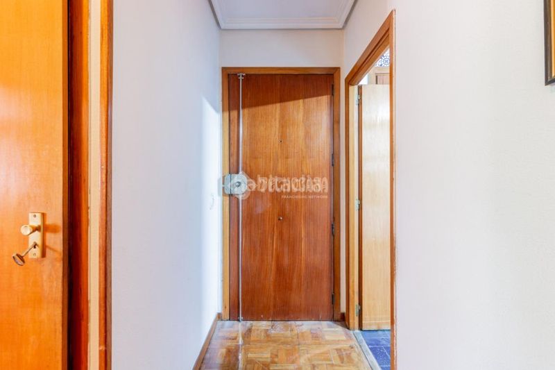 Foto b8bc56dd-1aa6-4e13-a39d-b128574eec41. Pis amb calefacció aparcament piscina a Alameda de Osuna Madrid
