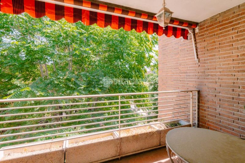 Foto f21859f9-bd09-487f-ac57-5ada6f364fff. Pis amb calefacció aparcament piscina a Alameda de Osuna Madrid