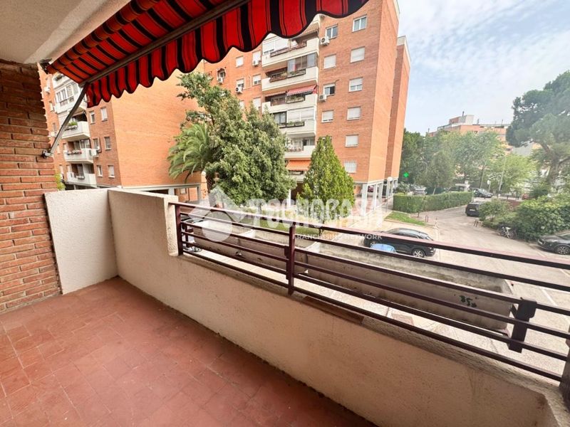 Foto e193eb79-ac26-43a3-a660-52649841b94f. Pis amb calefacció aparcament piscina a Alameda de Osuna Madrid