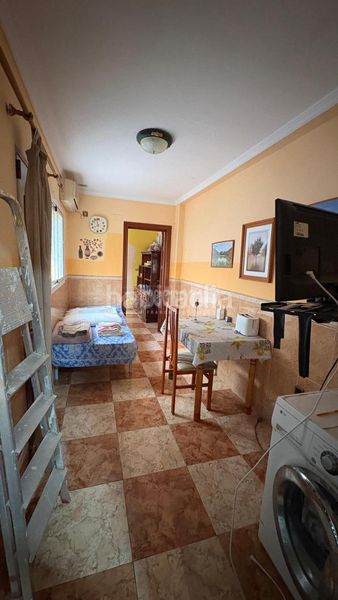 Foto 81bb37eb-9715-4c4f-b2cb-2ba1c2d8b89d. Casa aparellada a El Molinillo - Capuchinos Málaga