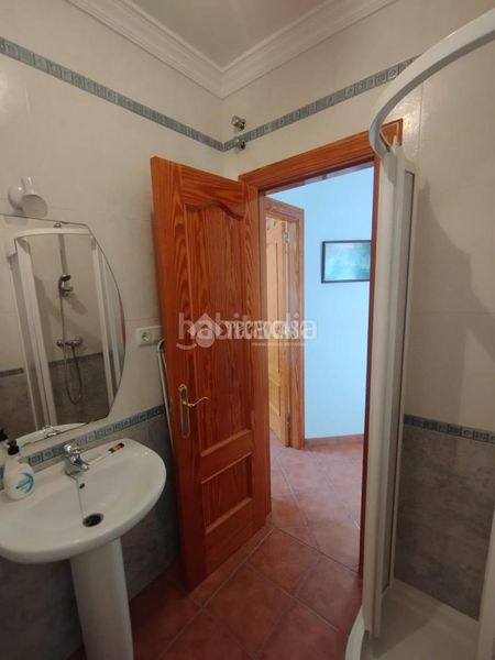 Foto 3adcc1d4-dbd7-41bd-8789-dfbbff892309. Casa aparellada a Cristo de la Epidemia Málaga