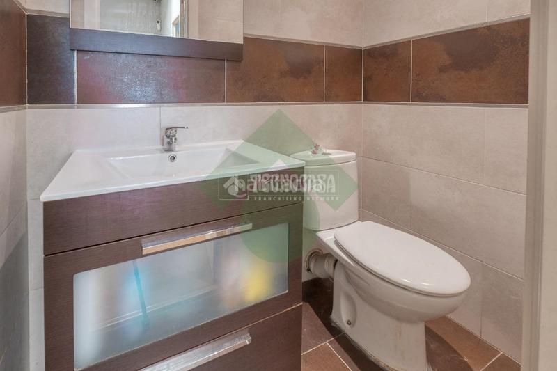 Foto f0b7ce63-3acc-4b39-8768-d8c240b32f08. Local comercial nave en venta en Villaverde Alto Madrid