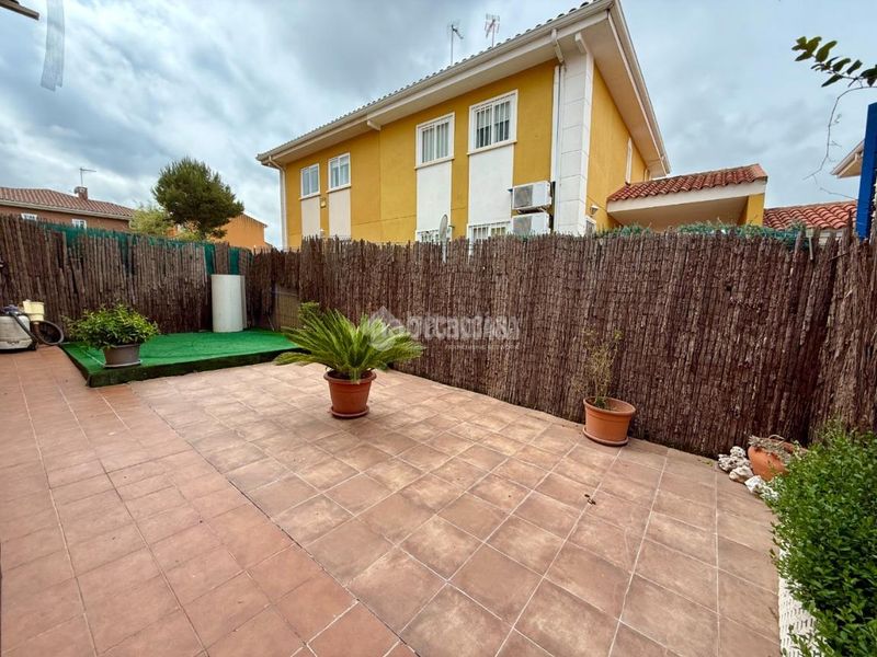 Foto 61a8feed-8874-477b-9efe-2843be7b5fc2. Casa aparellada amb calefacció aparcament a Torrejón del Rey