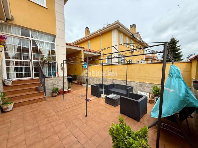 Foto eed2db5e-aa63-4ff1-b3f8-6dba746a9283. Casa aparellada amb calefacció aparcament a Torrejón del Rey