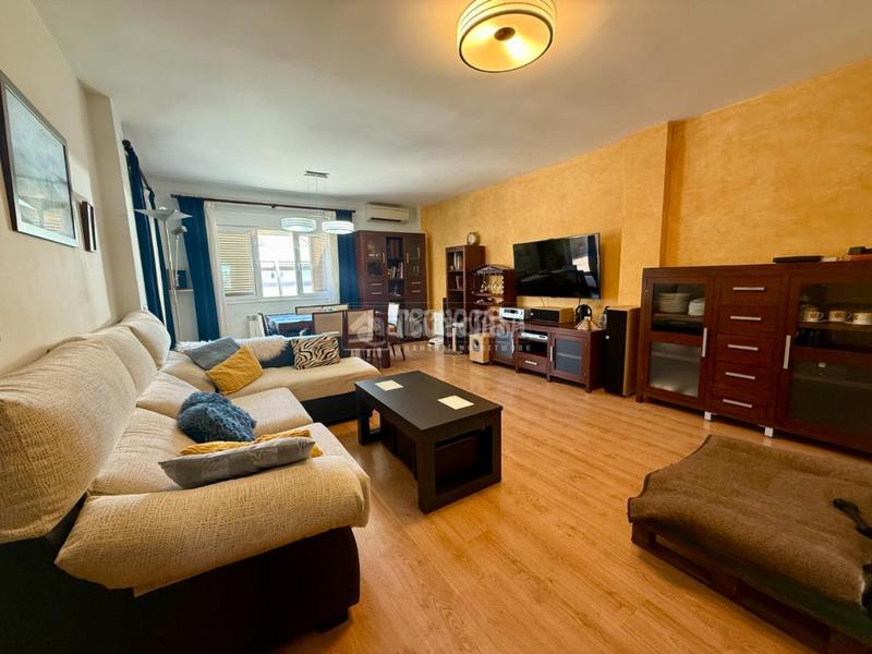 Foto 6a377460-28fd-42a1-9932-227931e503bf. Casa pareada casa en venta en Galápagos