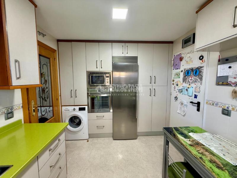 Foto 91bea5d3-adea-4a41-8ad7-40ec46f7ea48. Casa pareada casa en venta en Galápagos