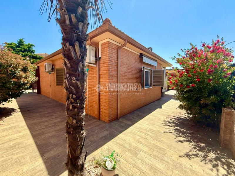 Foto a94f3933-be47-4edc-b6a3-2d942607293a. Casa pareada casa en venta en Galápagos