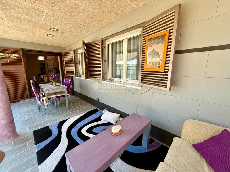Foto cb58e647-6b54-4f13-ad2c-d2352023963a. Casa pareada casa en venta en Galápagos