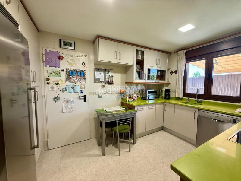 Foto de1e6268-40de-49eb-b309-b56b1243546e. Casa pareada casa en venta en Galápagos