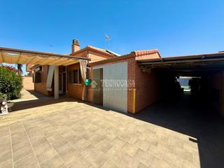 Casa aparellada en Galpagos. Casa en venta en galpagos