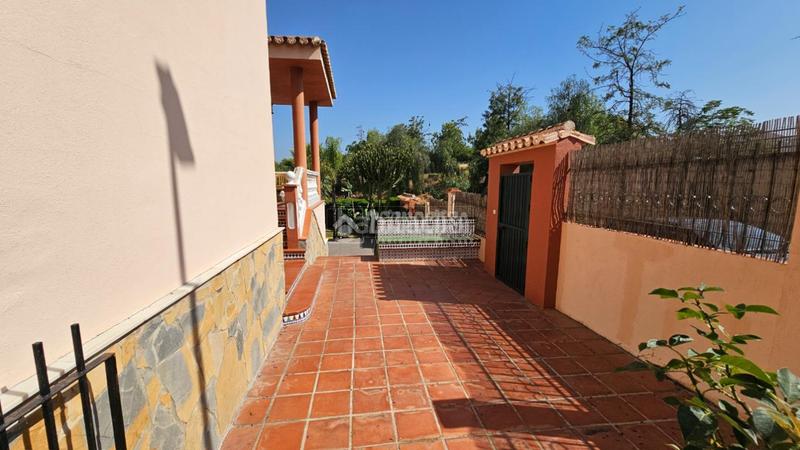 Foto 2b238c3d-0ebd-4a57-8a68-82128dfb637a. Casa amb calefacció aparcament piscina a Puertosol Málaga