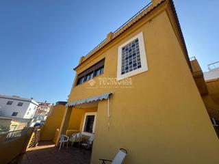 Casa pareada  C. lorenzo valla. Casa en venta en málaga