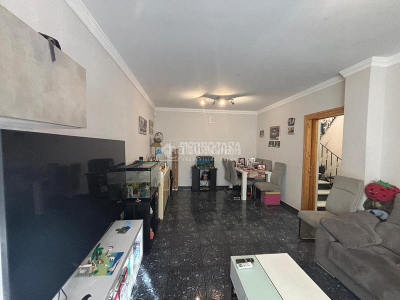 Foto 0b7a1021-25fc-4614-bda6-f8256fba0a24. Maison jumelée dans Fuente Alegre - El Chaparral - Los Morales Málaga