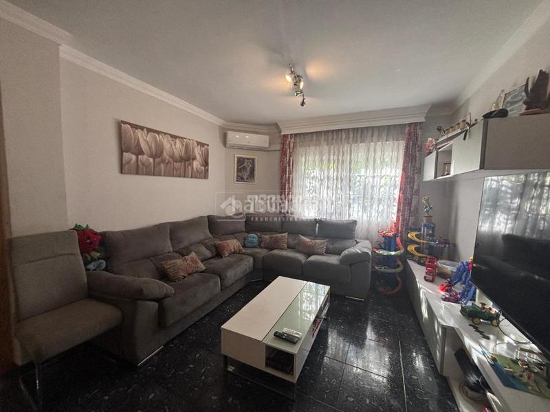 Foto c8f435b3-710b-4fca-b67a-9a890619a2df. Maison jumelée dans Fuente Alegre - El Chaparral - Los Morales Málaga