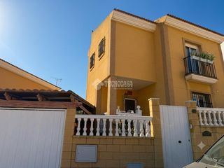 House  Calle espliego. Casa en venta en málaga