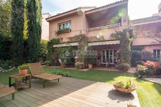Casa aparellada a Las Marías. Casa en venta en torrelodones