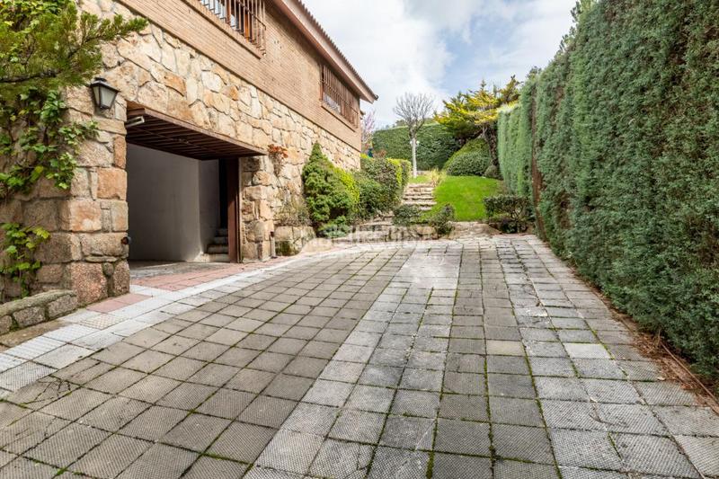 Foto 419e2ceb-36ea-41c6-9169-c05e9772e747. Casa con riscaldamento parcheggio piscina in Los Robles Torrelodones