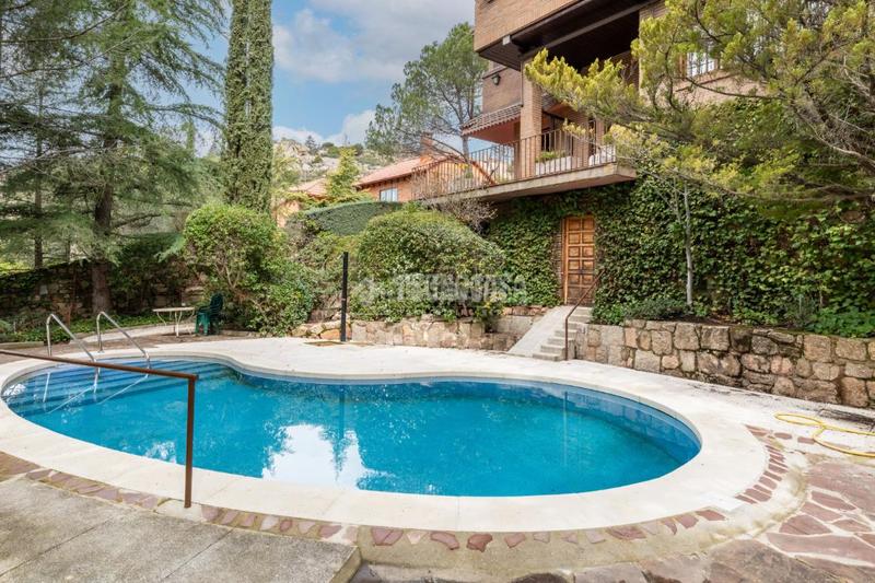 Foto 679438f4-198b-44b7-9579-48026c931b41. Casa con riscaldamento parcheggio piscina in Los Robles Torrelodones