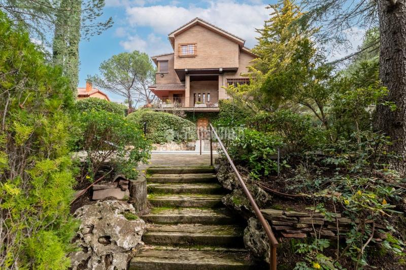 Foto f996b6b9-d707-4462-b778-38bf66dd878a. Casa con riscaldamento parcheggio piscina in Los Robles Torrelodones